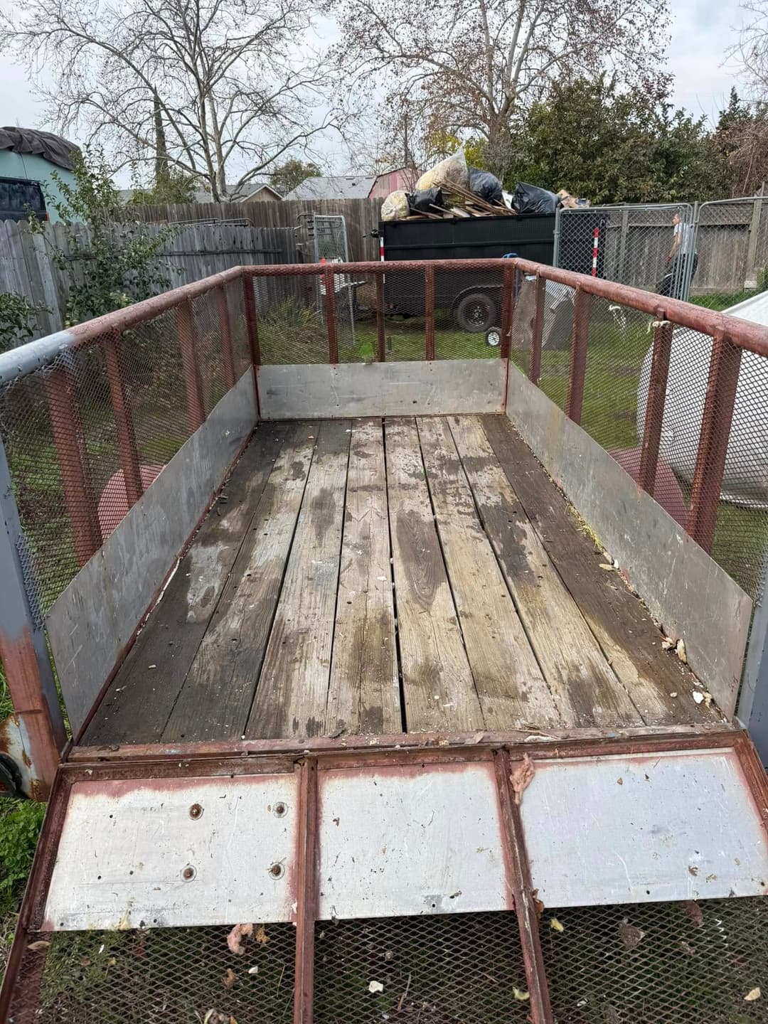 Empty junk removal trailer in Sacramento ready for next hauling job